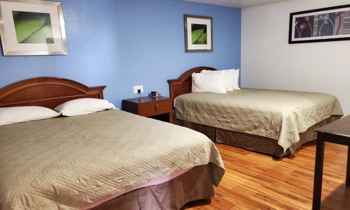 Oakland Hotel | Experience Affordable Family Comfort Near Oakland Zoo in 2 Queen Bed Room
