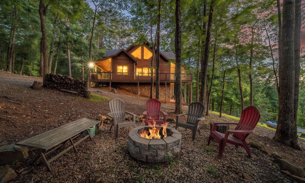 Ridges Over the Lake Cabin | Experience breathtaking mountain views at Sunset Ridge Aska
