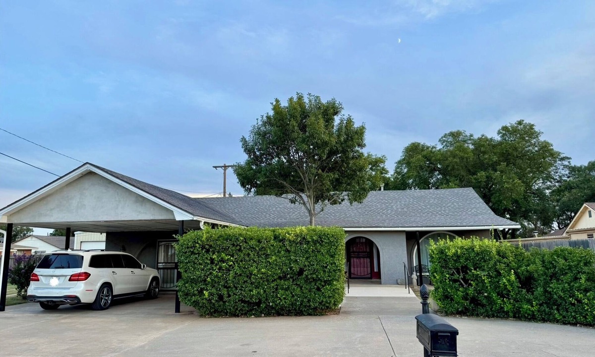 Slaton House | Experience Casa de Chavela-A charming Spanish style home in Slaton!