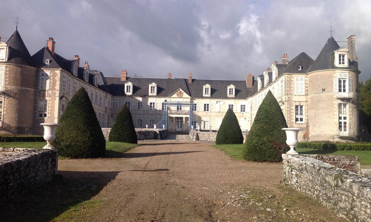 Avaray Apartment | Experience castle life for a few days.