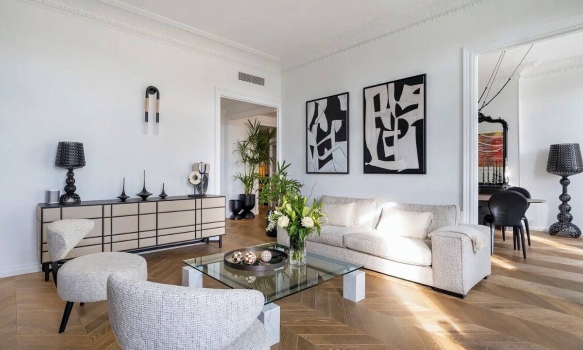 Hyeres City Centre Apartment | Experience Hyères on foot from this beautiful, central apartment.