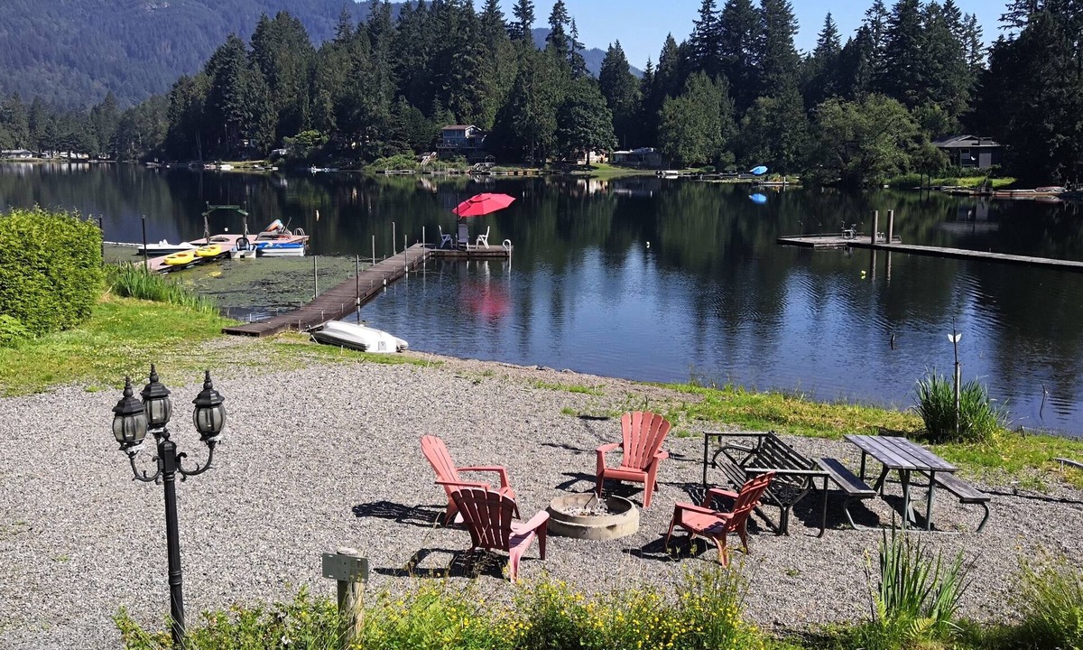 Sedro-Woolley House | Experience lake life! Beachfront 3BR, steps from a private beach.