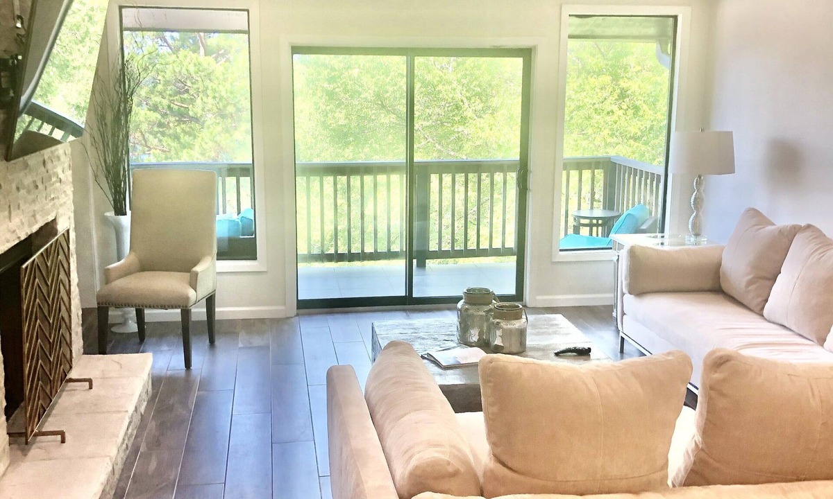 Rockwell Condo | Experience Lakeview Luxury: Newly Updated Condo with Private Boat Dock