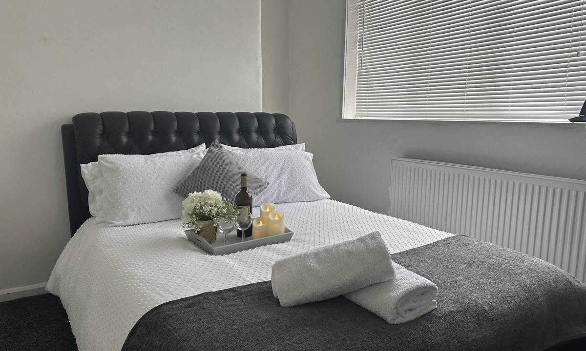 Downham House | Experience London with Easy