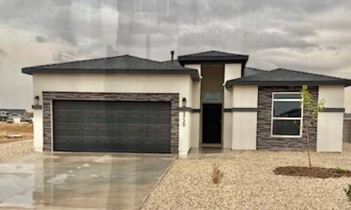 Carlsbad House | Experience luxury at "A&B Oasis in the Desert," an exceptional 3-bed, 2-bath