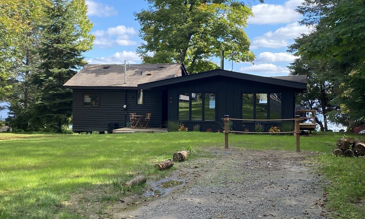 McMurrich/Monteith Cottage | Experience Muskoka in our dog friendly cottage with 2 beautiful A-frame bunkies