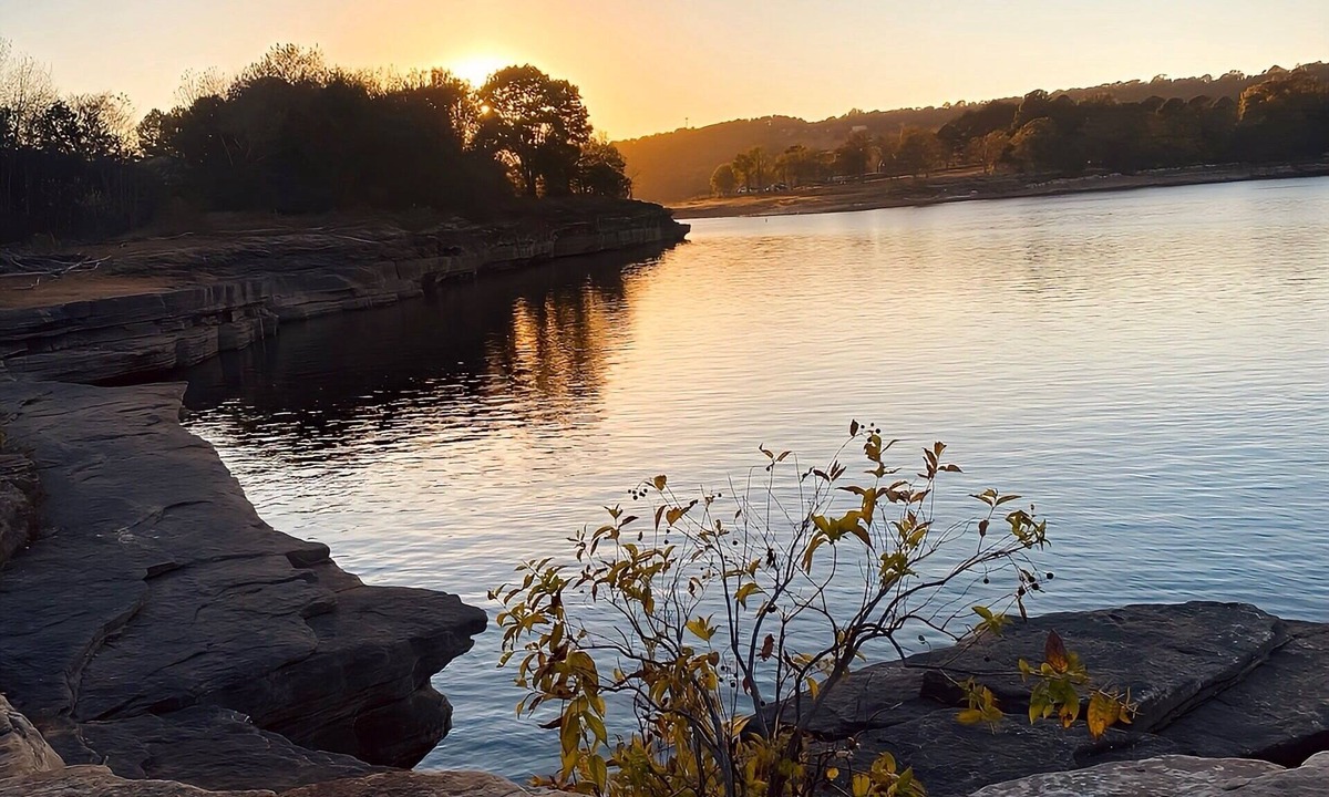 Lowell Cabin | Experience nature near White River - stay in our cozy 3-bedroom cabin