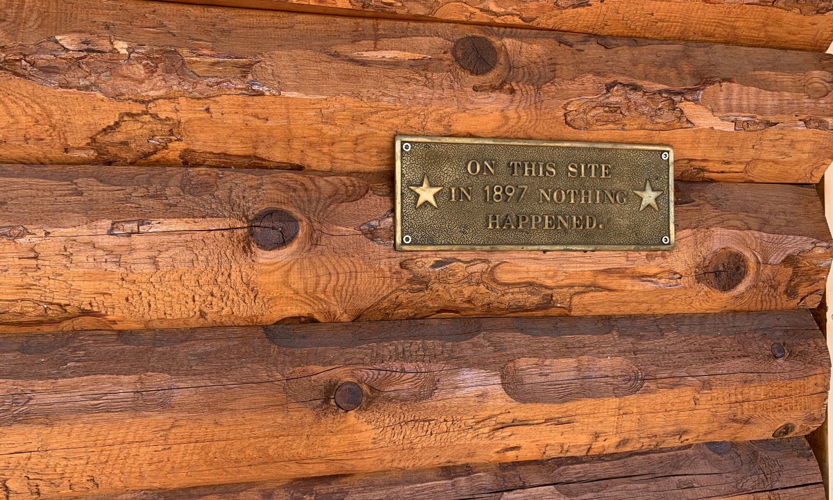 Edgemont House | Experience Peace & Tranquility like never before!