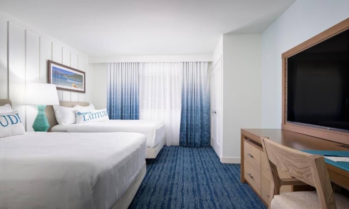 Lakeside Park Hotel | Experience Refreshing Family-Friendly Suite in Tahoe’s Heart | On-Site Parking