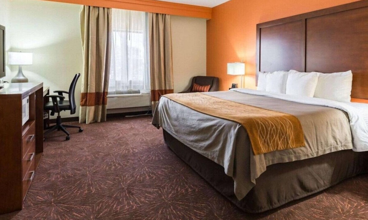 Northeast Houston House | Experience the Best King Room for Your Getaway