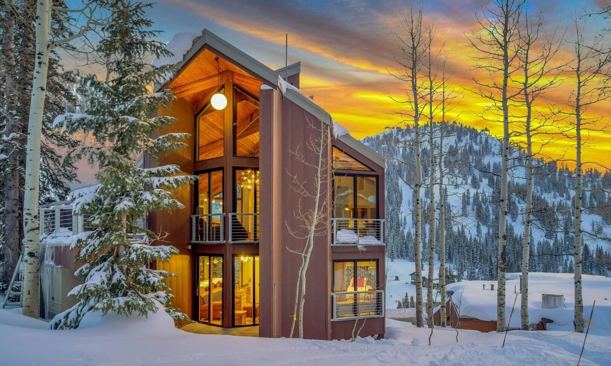 Salt Lake Mountain Resorts Condo | Experience the Epitome of Luxury in this Gorgeous Unit with Hot Tub