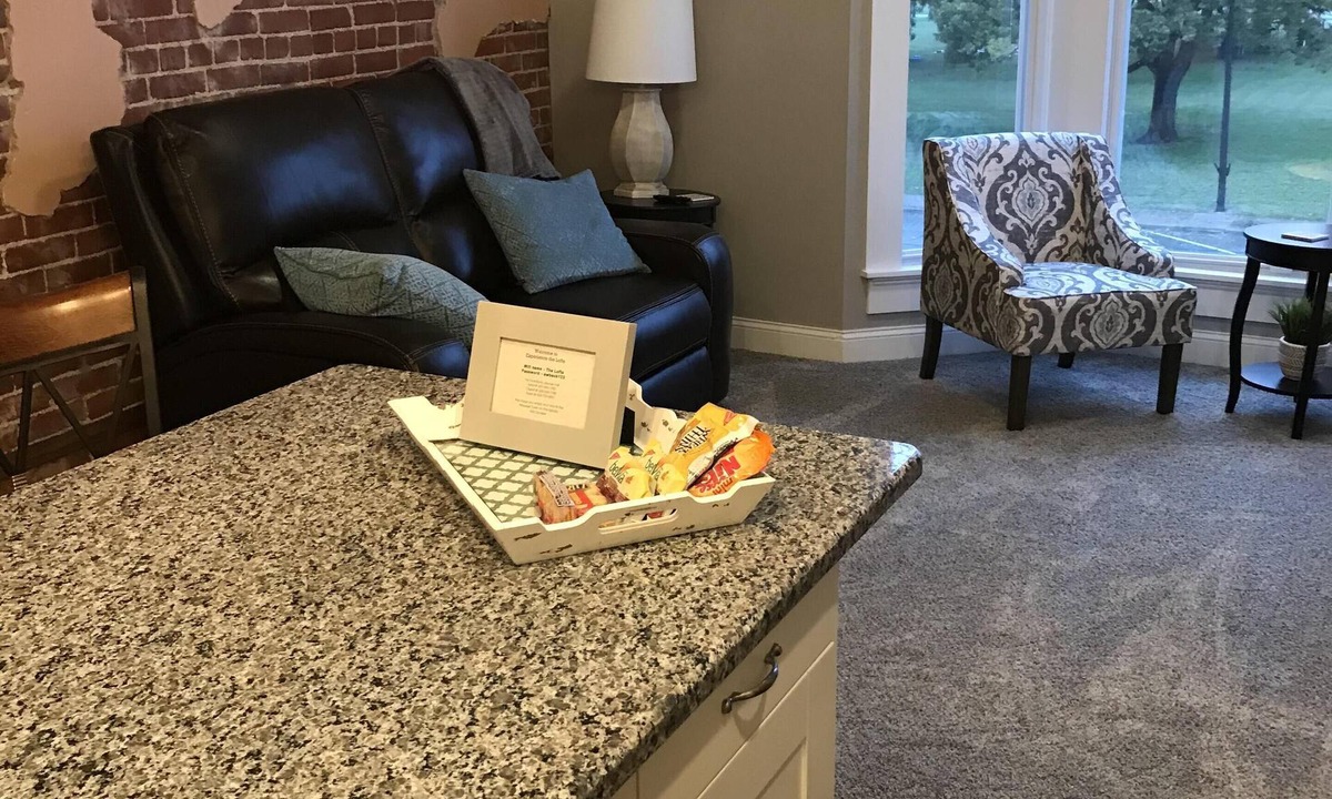 Iola Apartment | Experience the Lofts-Wheeler suite