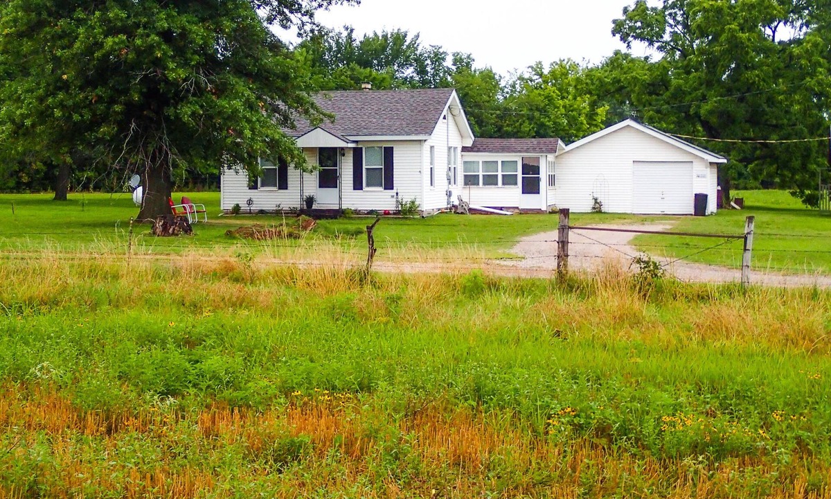Parsons House | Experience The Quiet Of The Farm With Upscale Amenities.