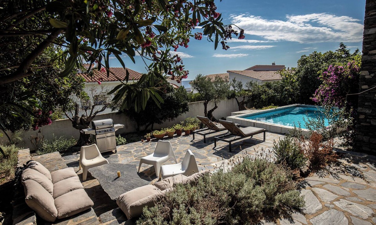 Portlligat House | Experience the sea (view) - holiday home with large garden & pool