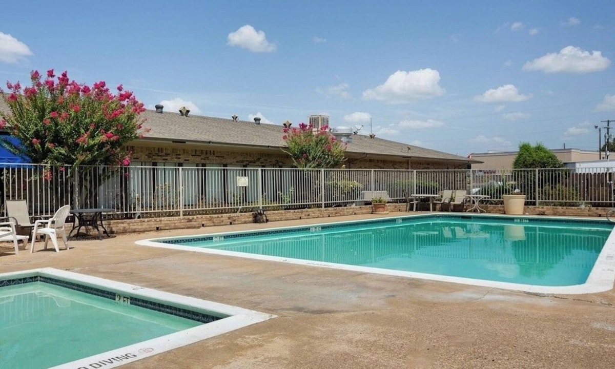 Tyler Hotel | Experience Tyler’s Attractions from a Welcoming Premium Room