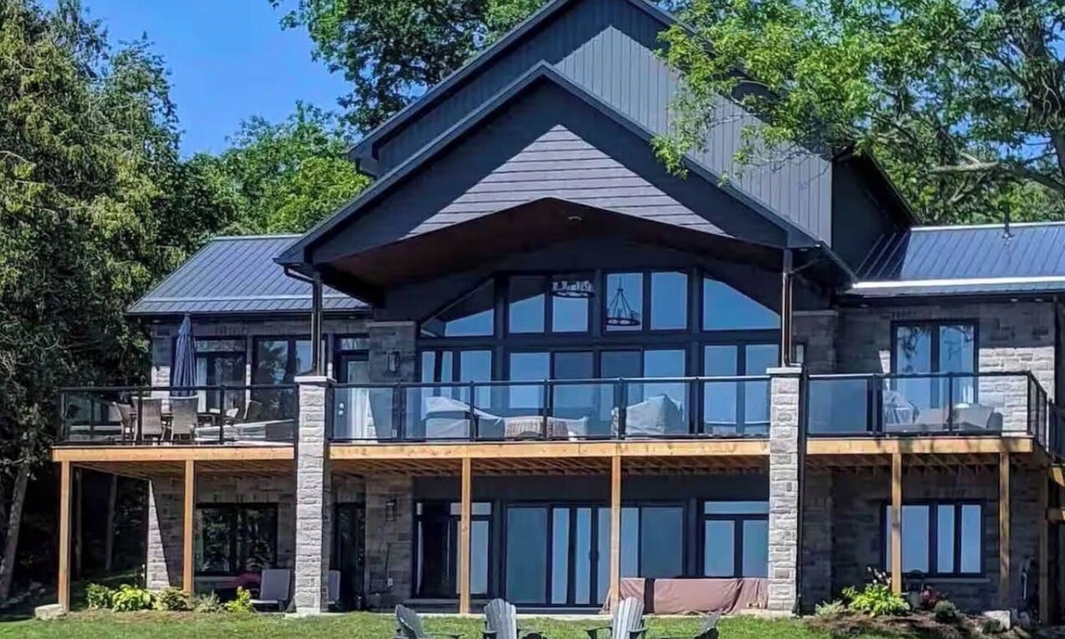 Stone Mills Cottage | Experience Ultimate Luxury at our Exquisite Lakehouse. Large family gatherings!