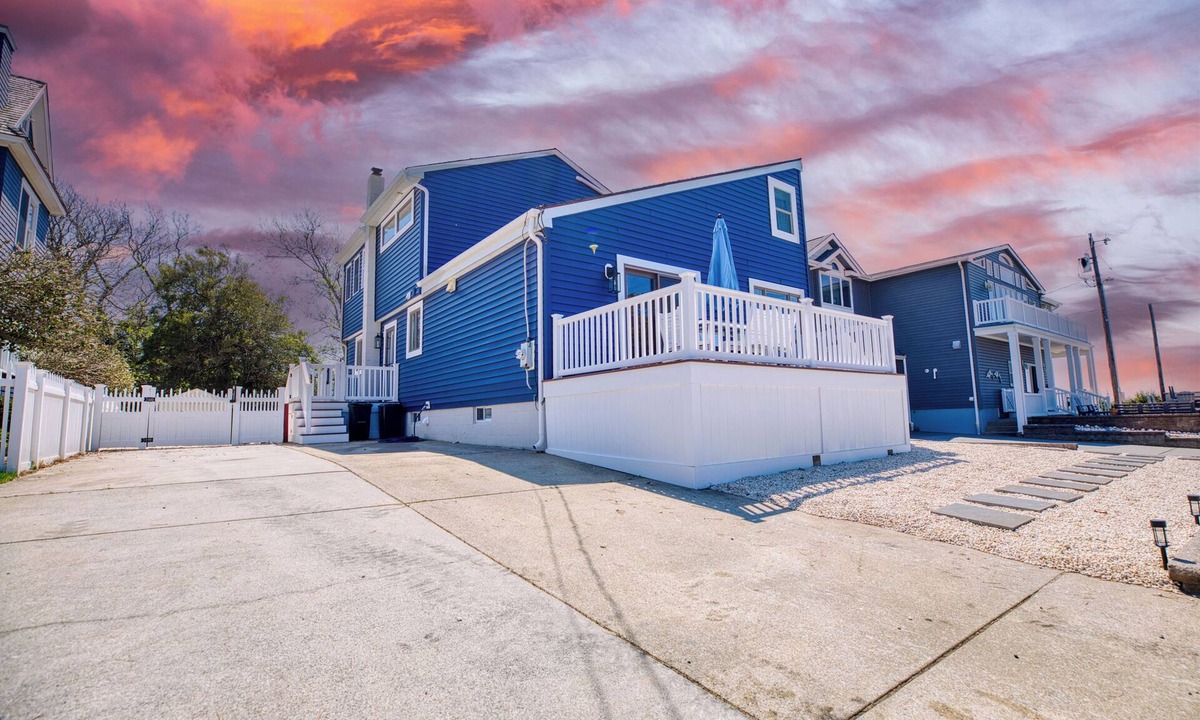 Town Bank House | Experienced host's new VRBO: Bayside Blessings!
