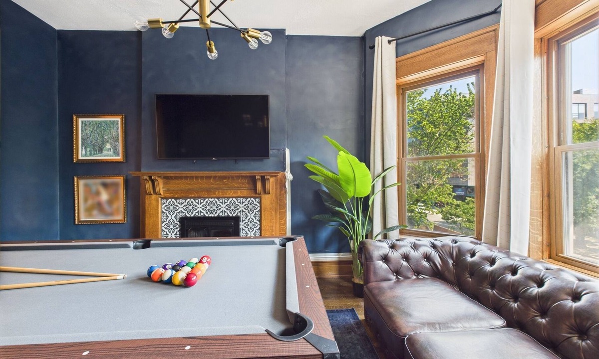 Wrigleyville House | Expertly designed 9BR Art Deco manor with garage.