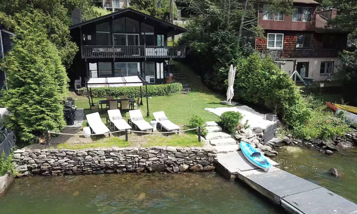 Greenwood Lake House | Explore a Luxurious Lakefront Dream Home