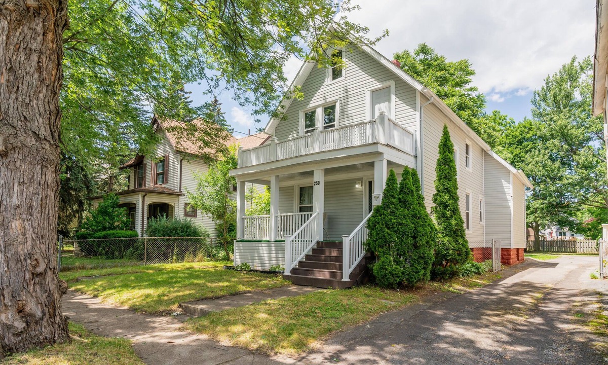 North Tonawanda Apartment | Explore Buffalo & Niagara Falls from this newly renovated apartment!