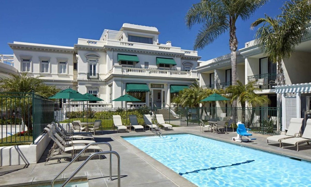 Coronado Hotel | Explore Coronado Beach! Relaxing Unit, Onsite Heated Pool, Private Parking!