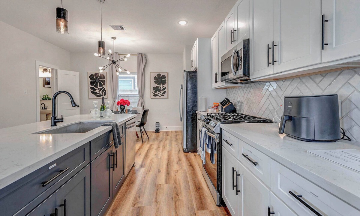 Northside Cottage | Explore Houston! Pet-friendly Home Near Downtown