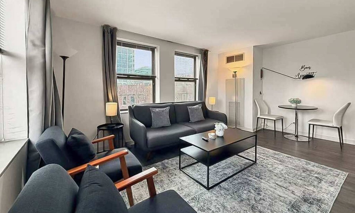 Hyde Park Apartment | Explore Hyde Park: 2BR Apartment on Blackstone Ave