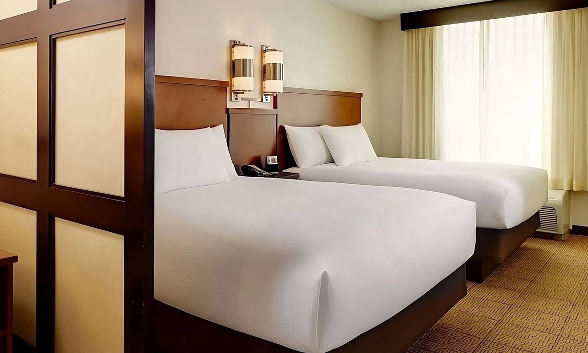 St. Johns Hotel | Explore More of Austin! Free Parking, Pets Allowed, Visit Paramount Theatre!