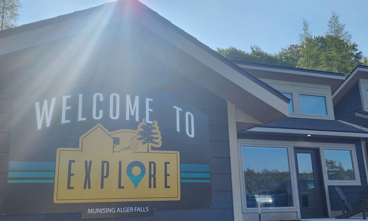 Munising Cottage | EXPLORE Munising Cottage 219