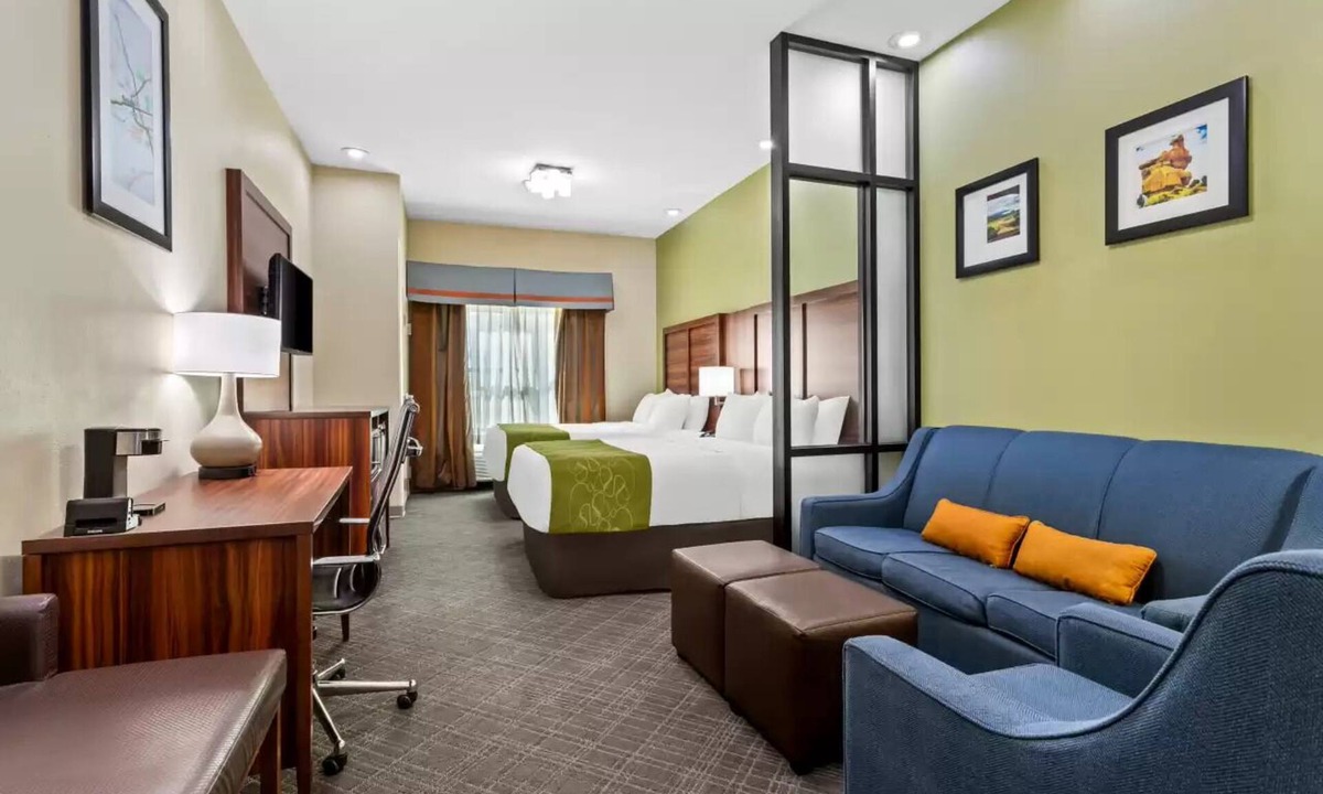 Roswell Hotel | Explore Roswell! Three Modern Units for Your Stay in Roswell w/Indoor Pool!