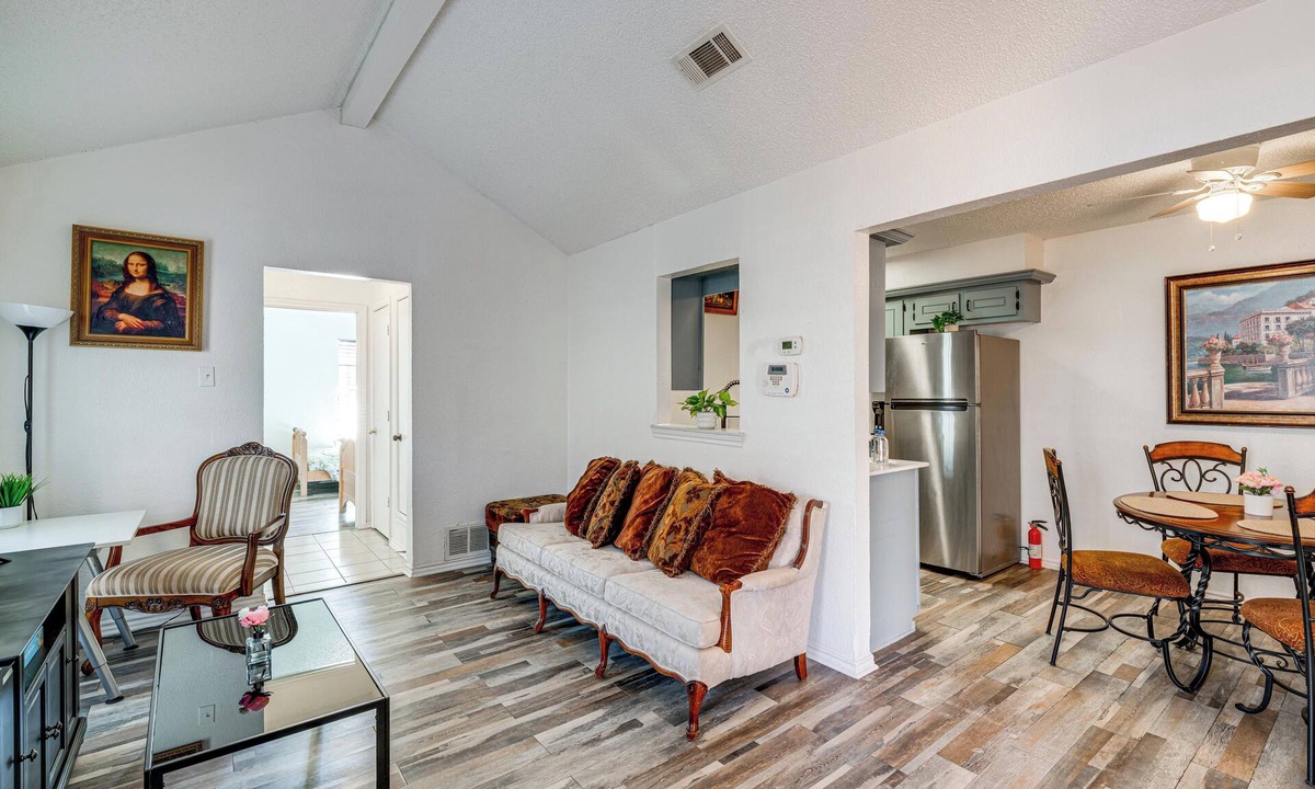 Dallas Cottage | Explore the City w/Ease! Quiet East Dallas Base