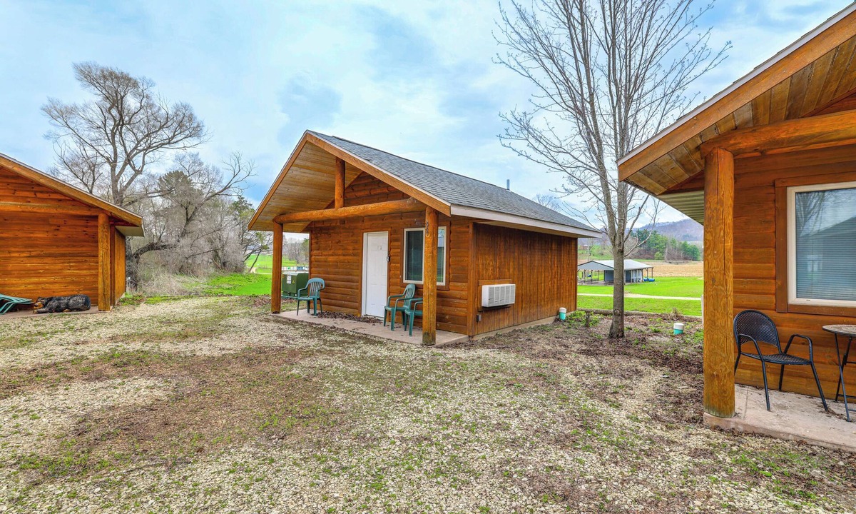 Waumandee Apartment | Explore the Mississippi River! Cabin in Cochrane