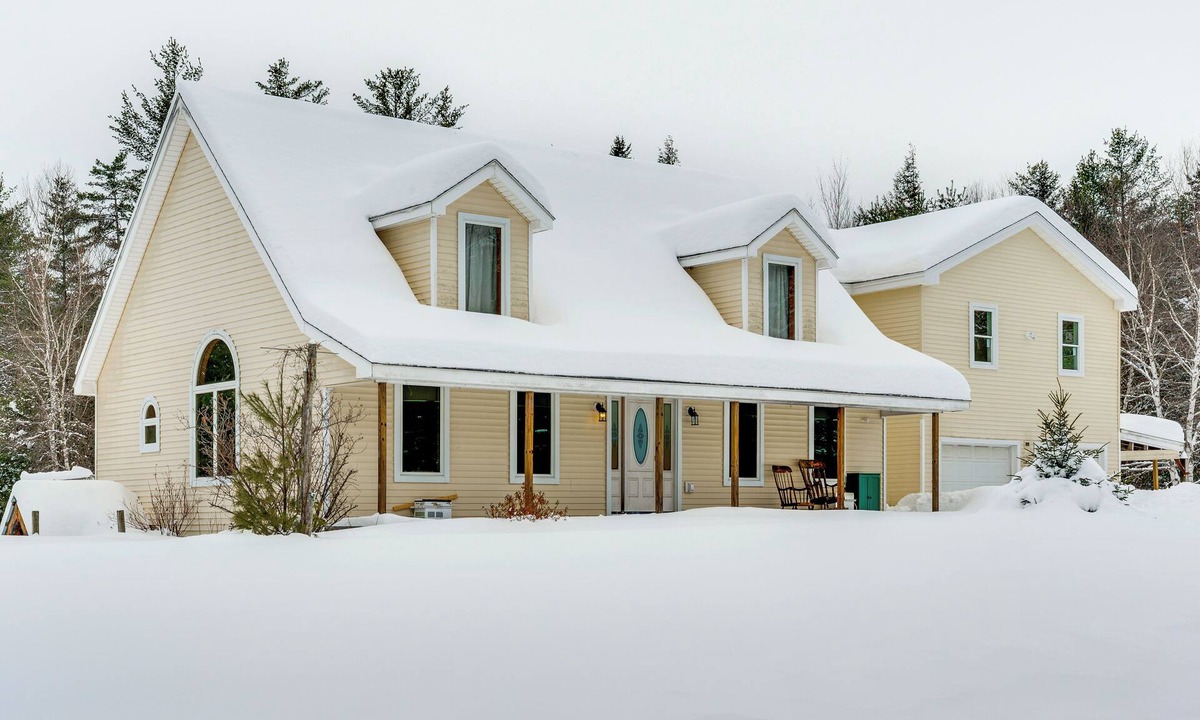 Thornton House | Explore the White Mountains! Spacious Rural Home