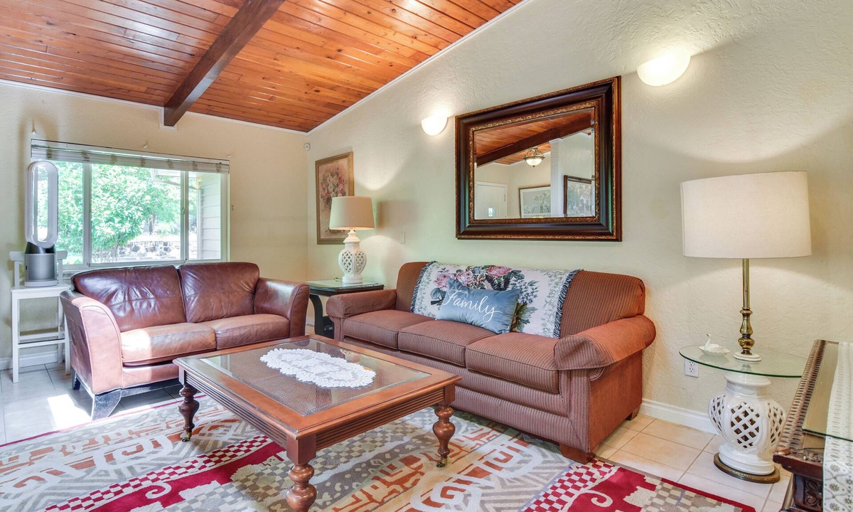 Aloha Apartment | Explore, Work & Unwind: Pet-Friendly Aloha Unit