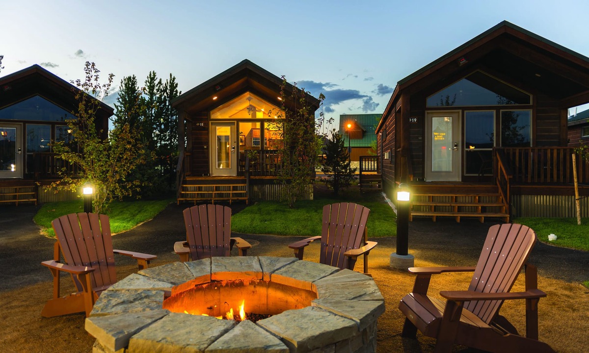 West Yellowstone Hotel | Explorer Cabins At Yellowstone