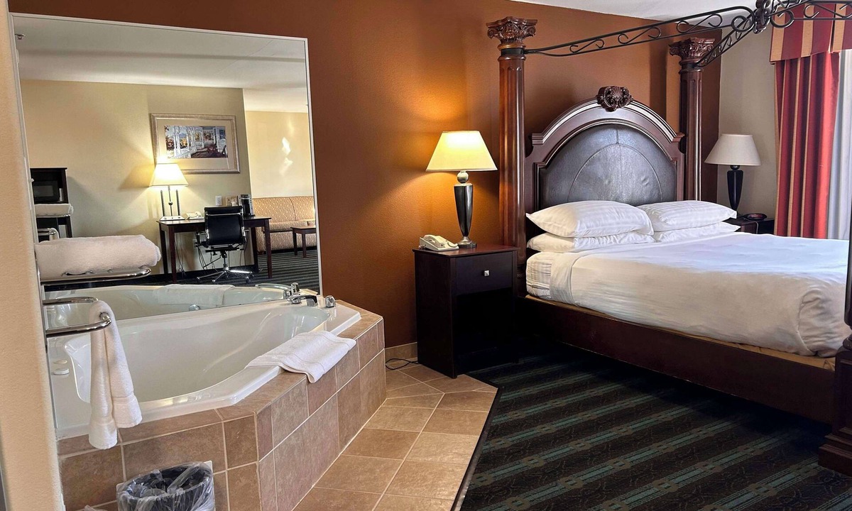 New Llano Hotel | Express Inn Leesville Ft Johnson, SureStay Collection by BW