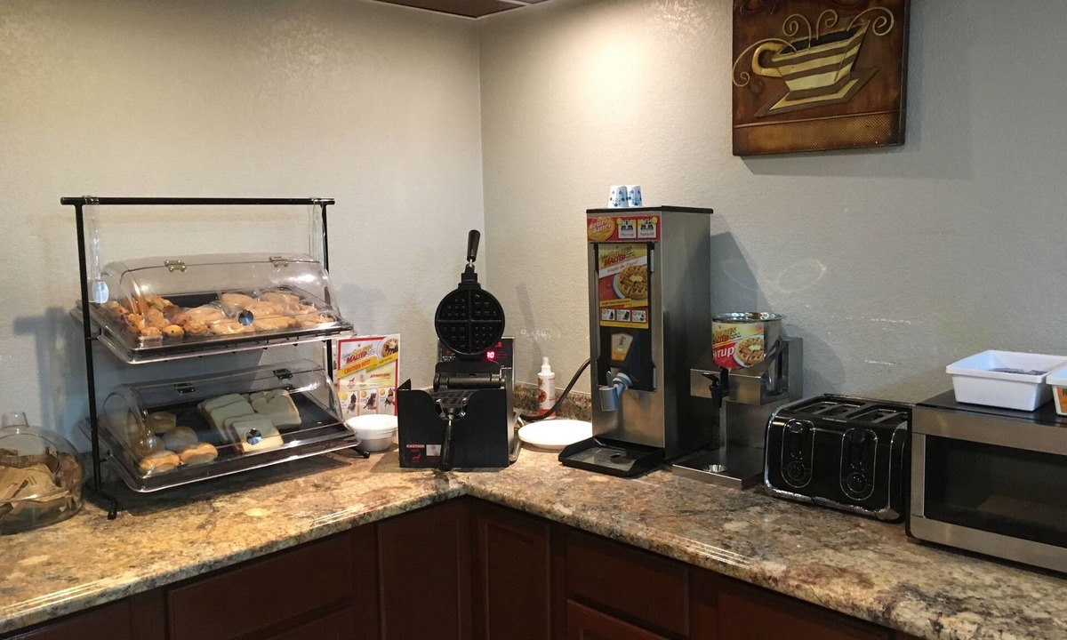 West Memphis Hotel | Express Inn West Memphis