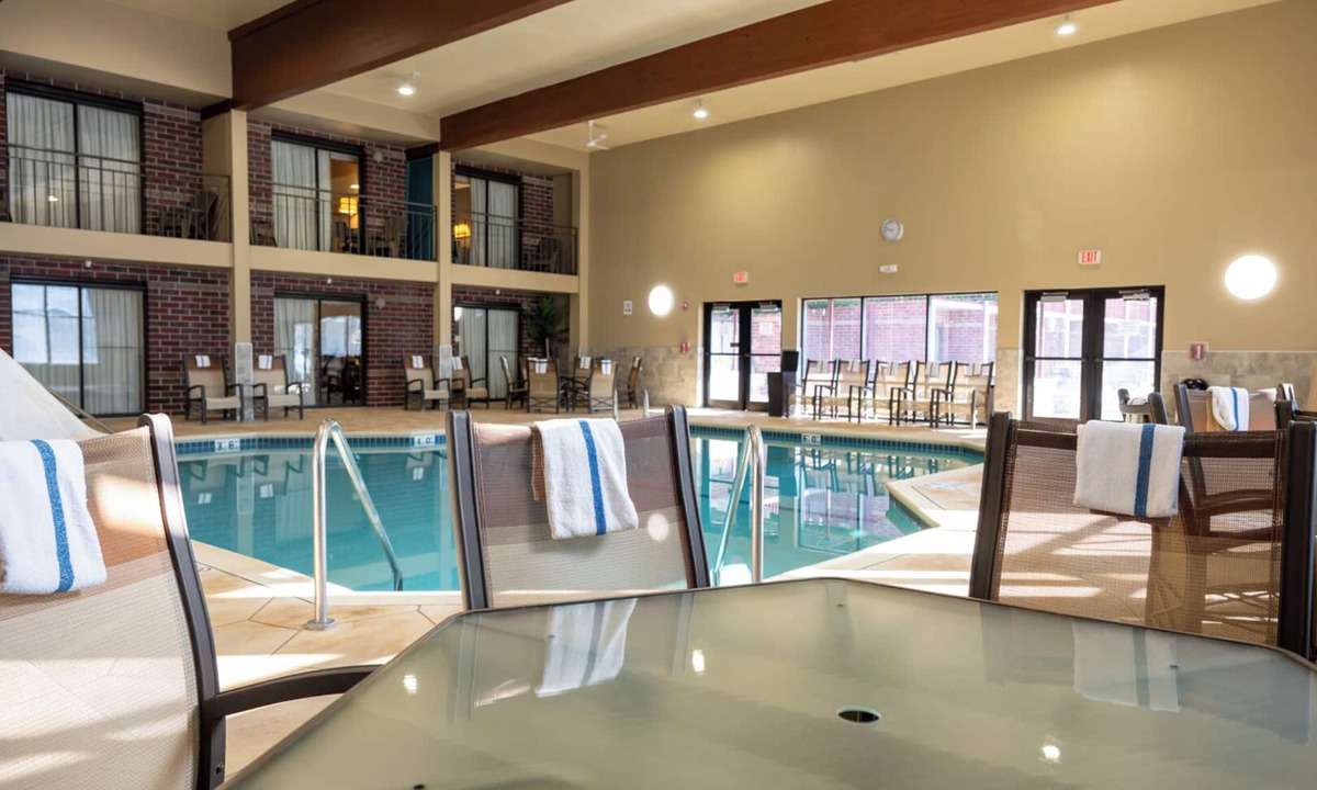 Winona Hotel | Express Suites Riverport Inn & Suites