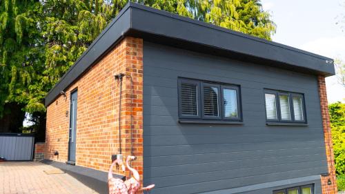 Bocking Apartment | Exquisite 1-bedroom apartment with on-site parking