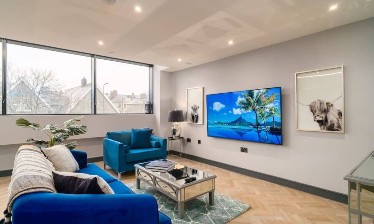 Penarth Apartment | Exquisite 2 Bed Duplex Apt | Secure Parking | Gym