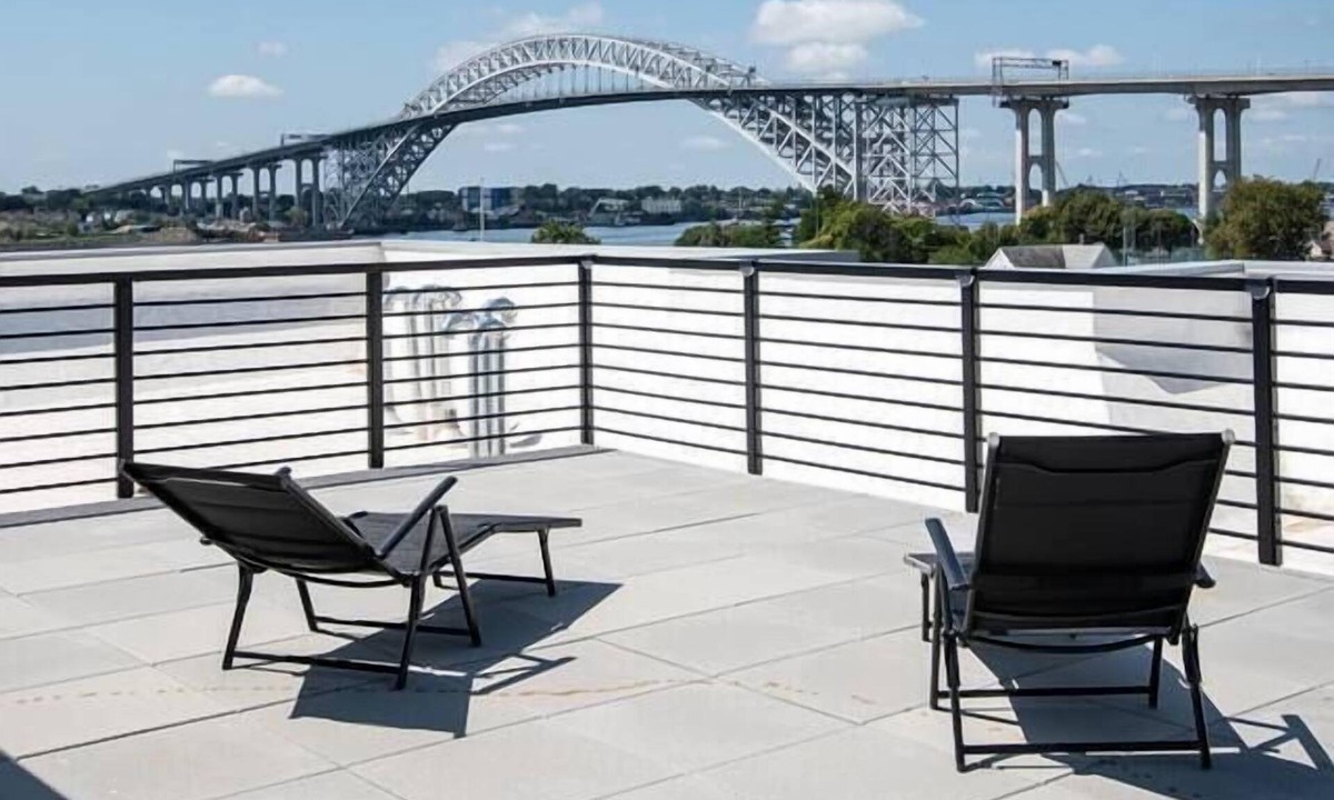 Constable Hook House | Exquisite 2BR King! Free parking! Rooftop!