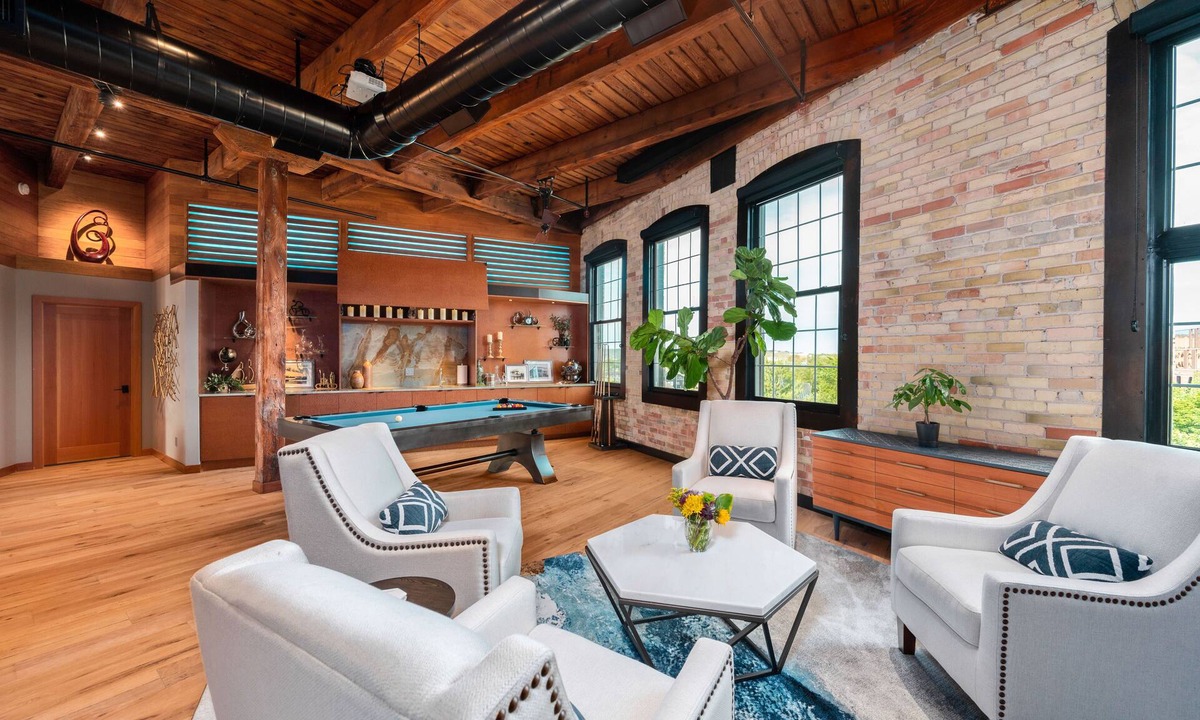 Traverse City Condo | Exquisite 3BDR Penthouse in Downtown TC