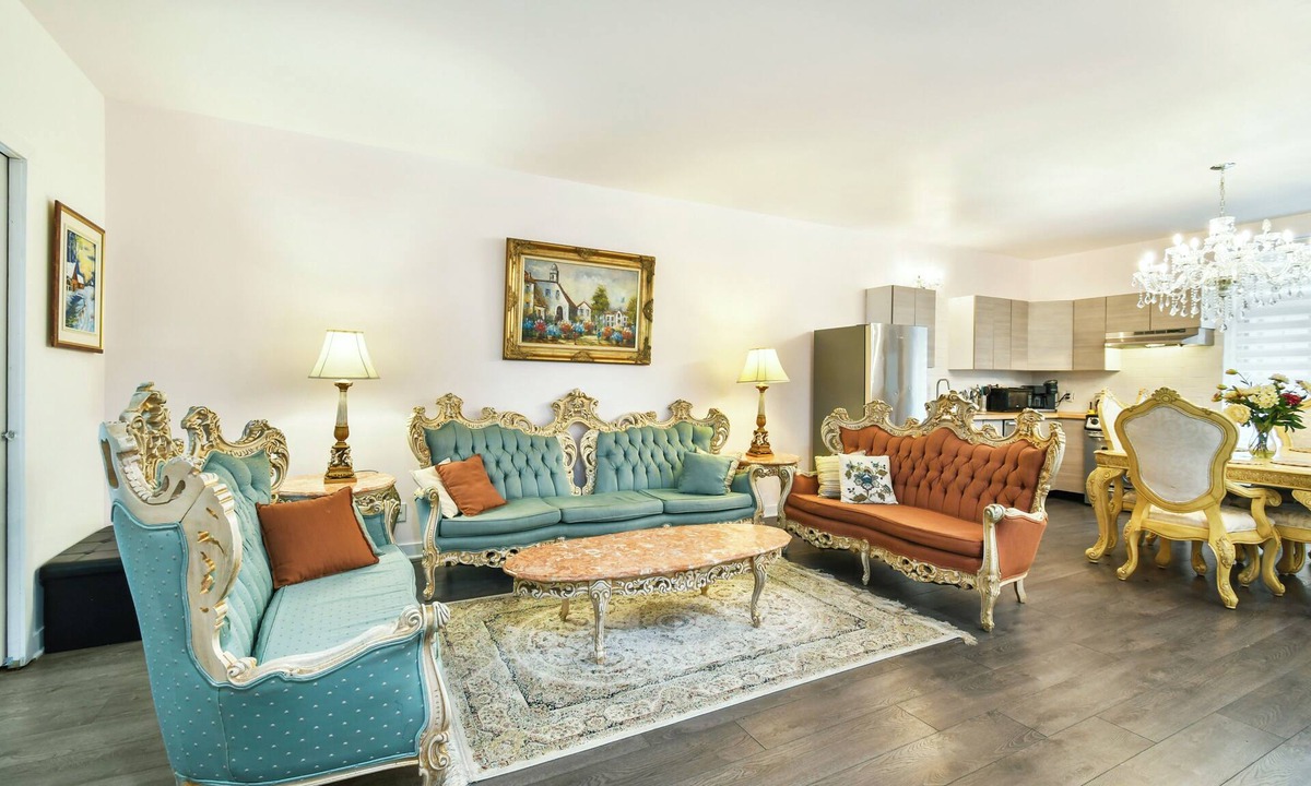 Gay Village Apartment | Exquisite 6 Bedroom Loft - Downtown Victorian charm with parking included