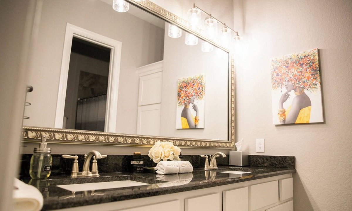 Prairie View House | Exquisite 7-bedroom chateau with EVERYTHING you need for a luxury getaway