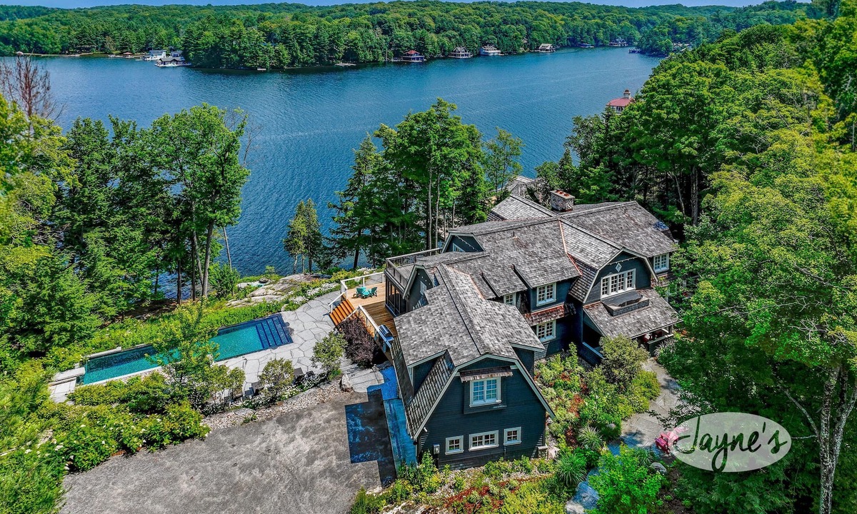 Muskoka Lakes Cottage | Exquisite 8 bed, 7 bath cottage on Lake Joseph boasting infinity pool + hot tub!