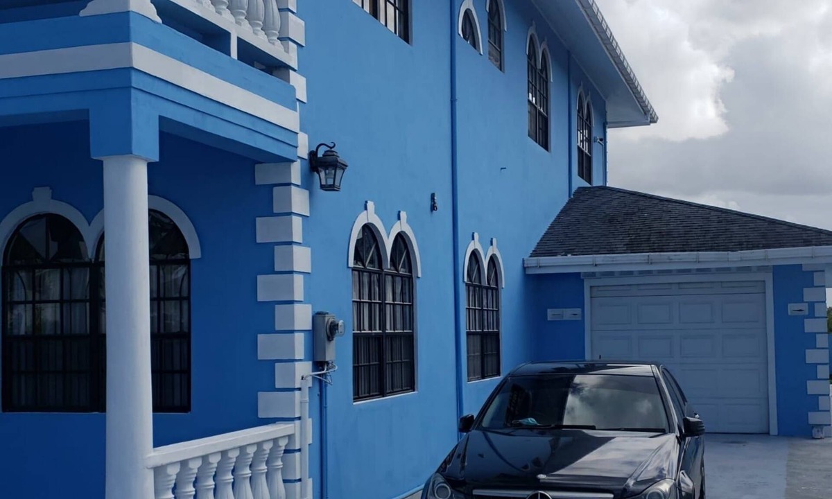 Loray House | Exquisite Accommodation in Gated Community