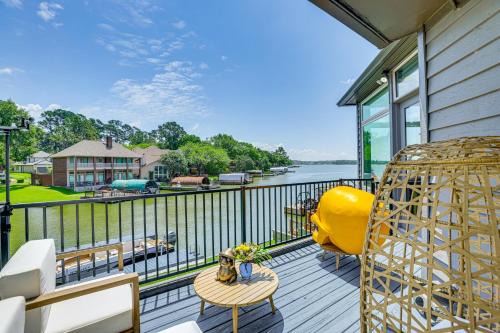 Walden on Lake Conroe House | Exquisite Canal-Front Home: Access to Lake Conroe!