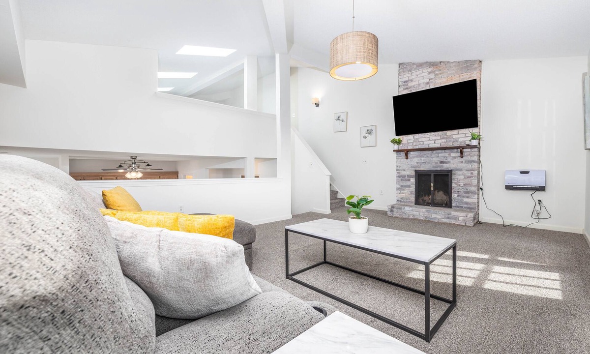 Asylum Hill Apartment | Exquisite Downtown Loft Apartment