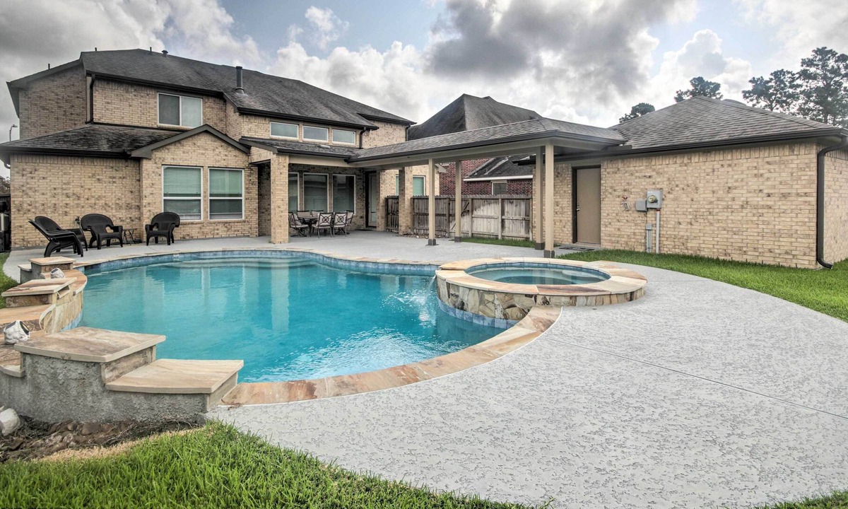 Katy House | Exquisite Katy Retreat w/ Yard + Theater Room!