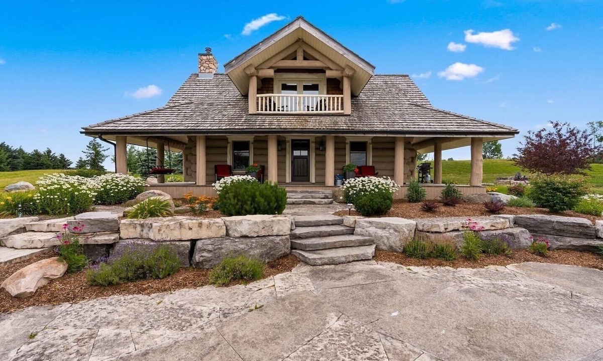 Clearview Township Cabin | Exquisite Log Cabin Retreat- Perfect Couple’s Getaway! Tranquility at its best❤️